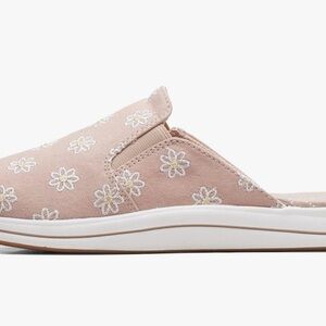 Clark’ Women’s Breeze Shore Mules